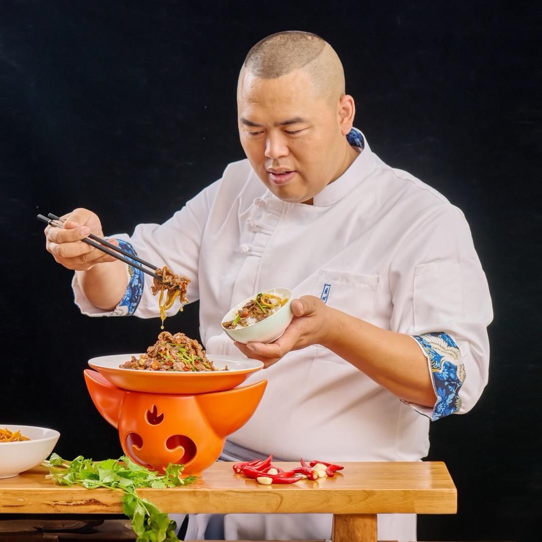 一个菜搞两碗米饭-路哥