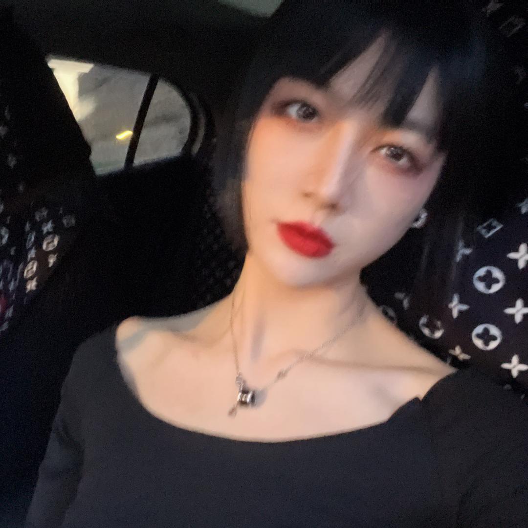 体彩店的老板娘
