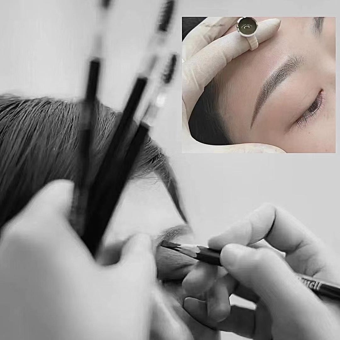 天门眉毛设计专家·利芳