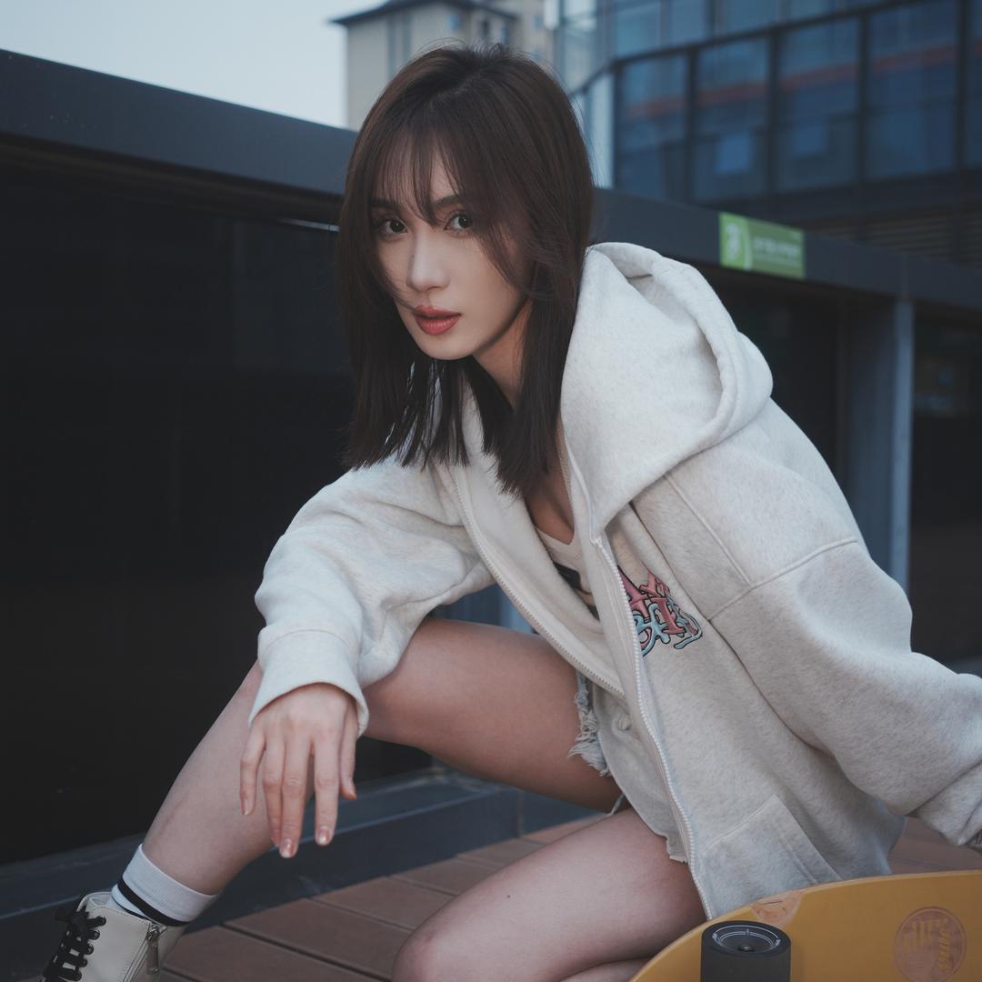 闫佳颖 Jessie Q
