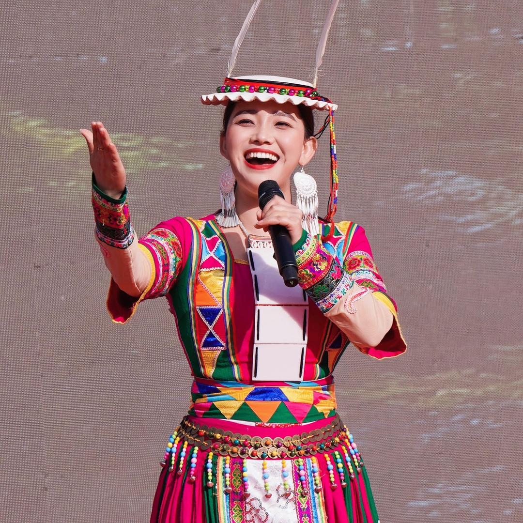 曹靓（白马姑娘）