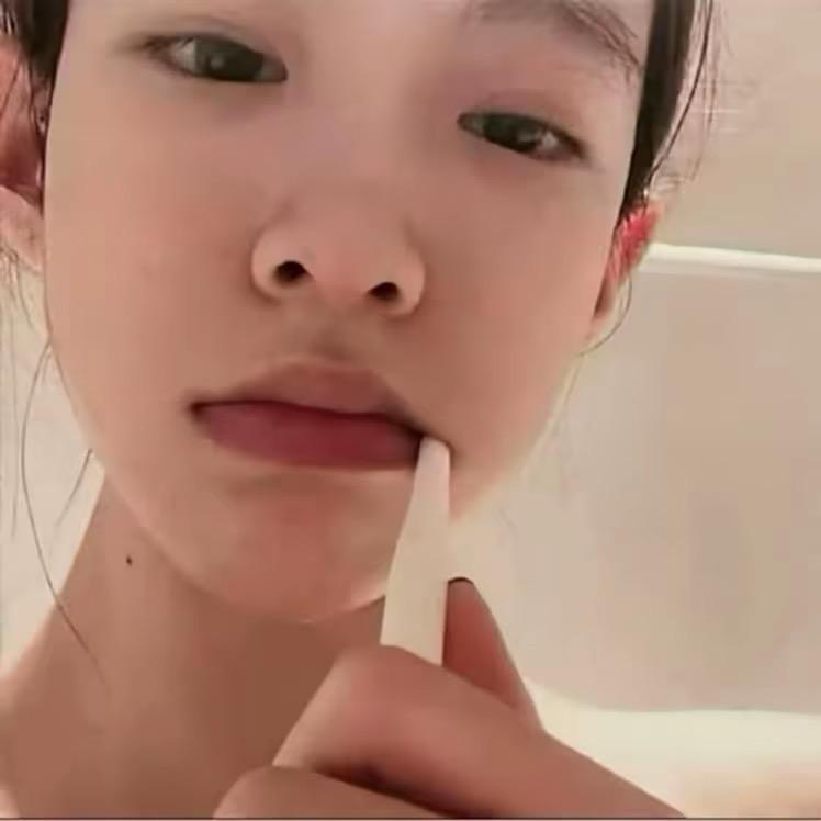 于是