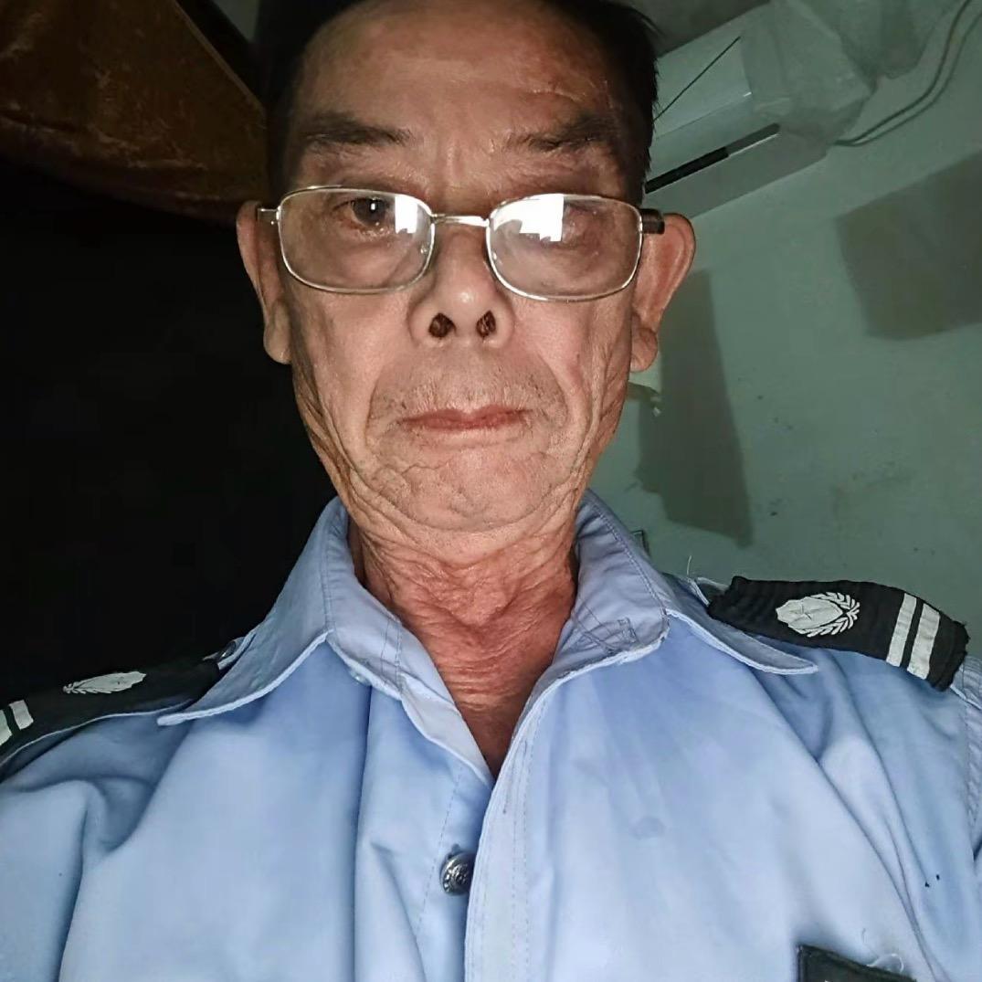 69岁俊男保安大哥