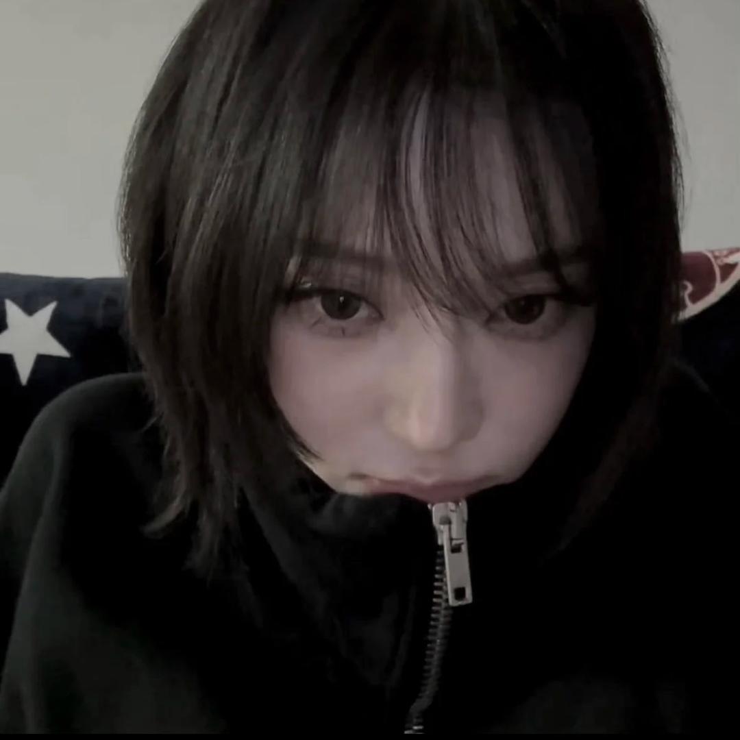 <3