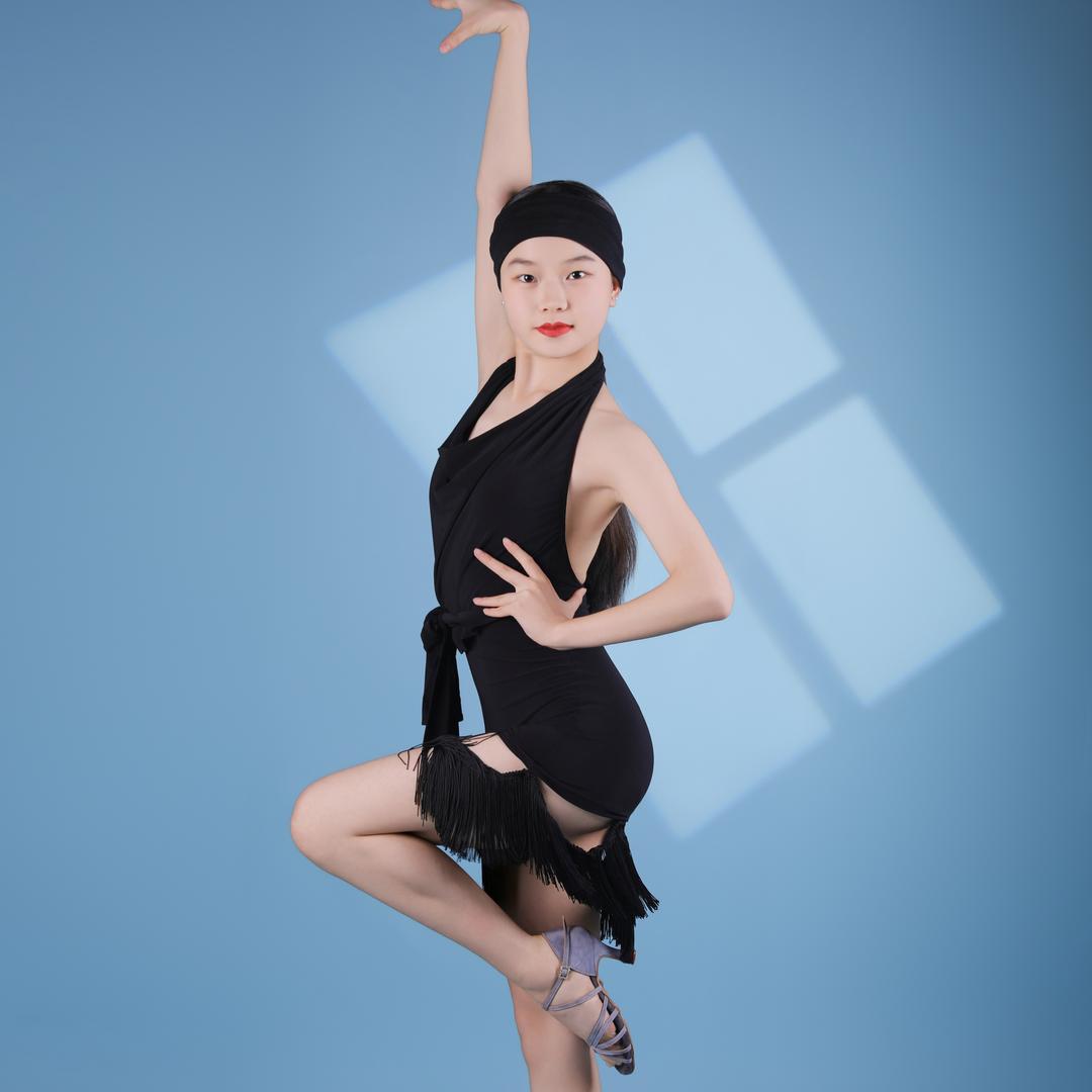 艺路艺术💃思彤