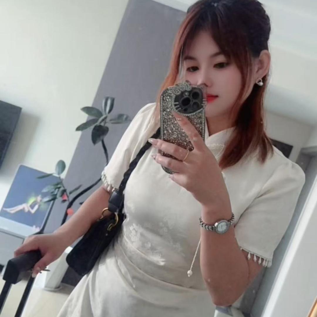 保罗时尚搭配的小姐姐