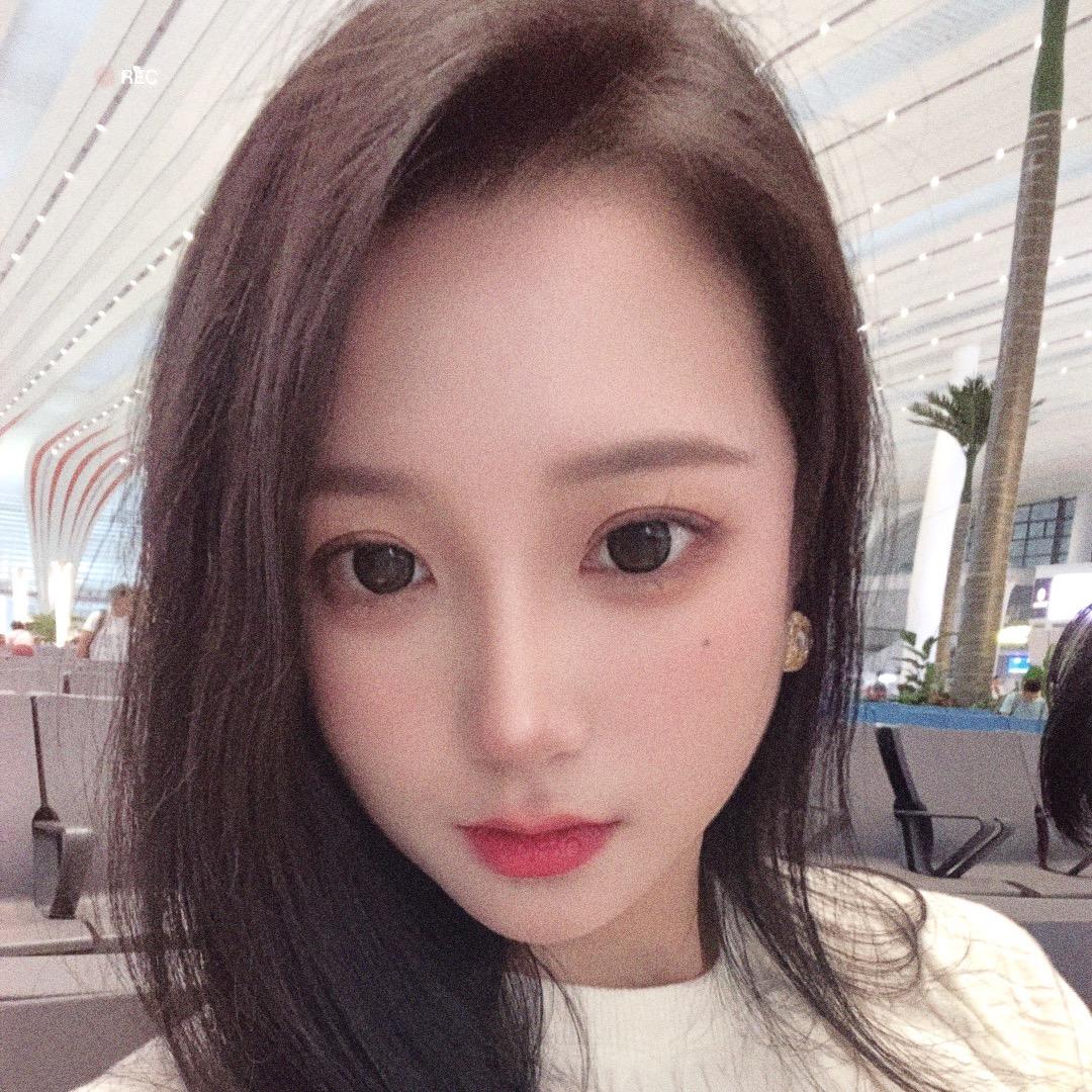 性感内向大蟑螂跳起来狂抽霸总嘴巴子