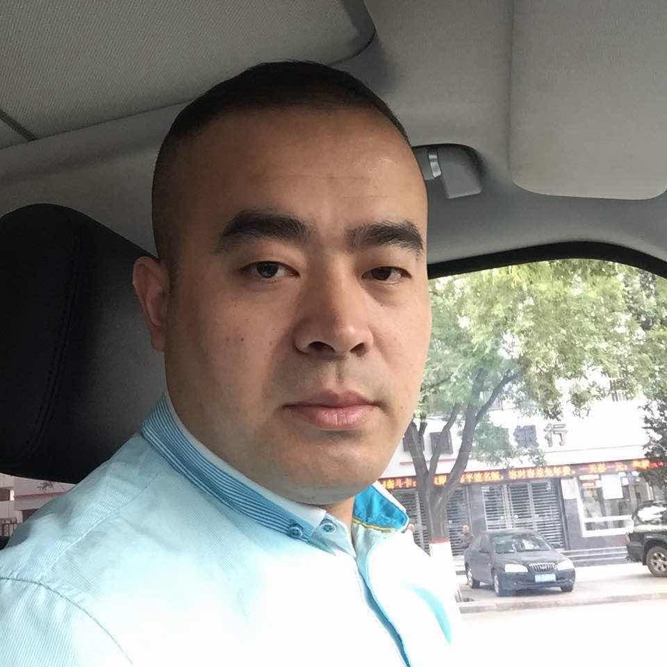 开丰田的霸道哥