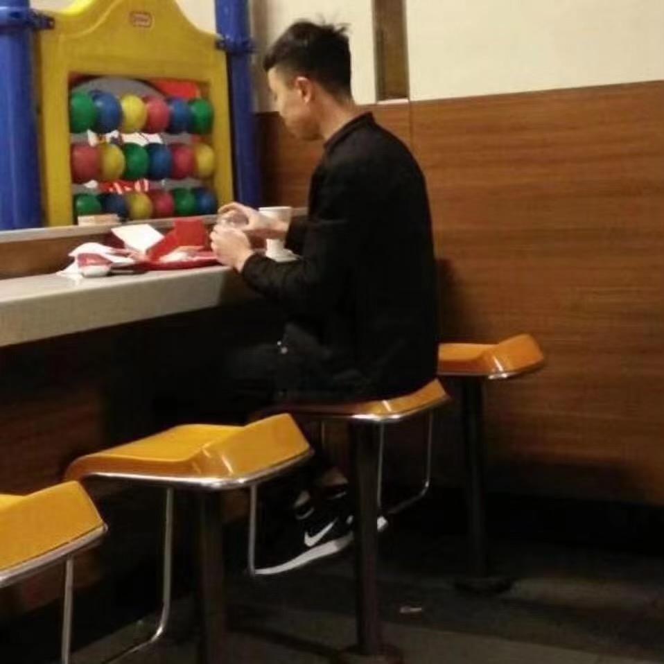 阳阳。