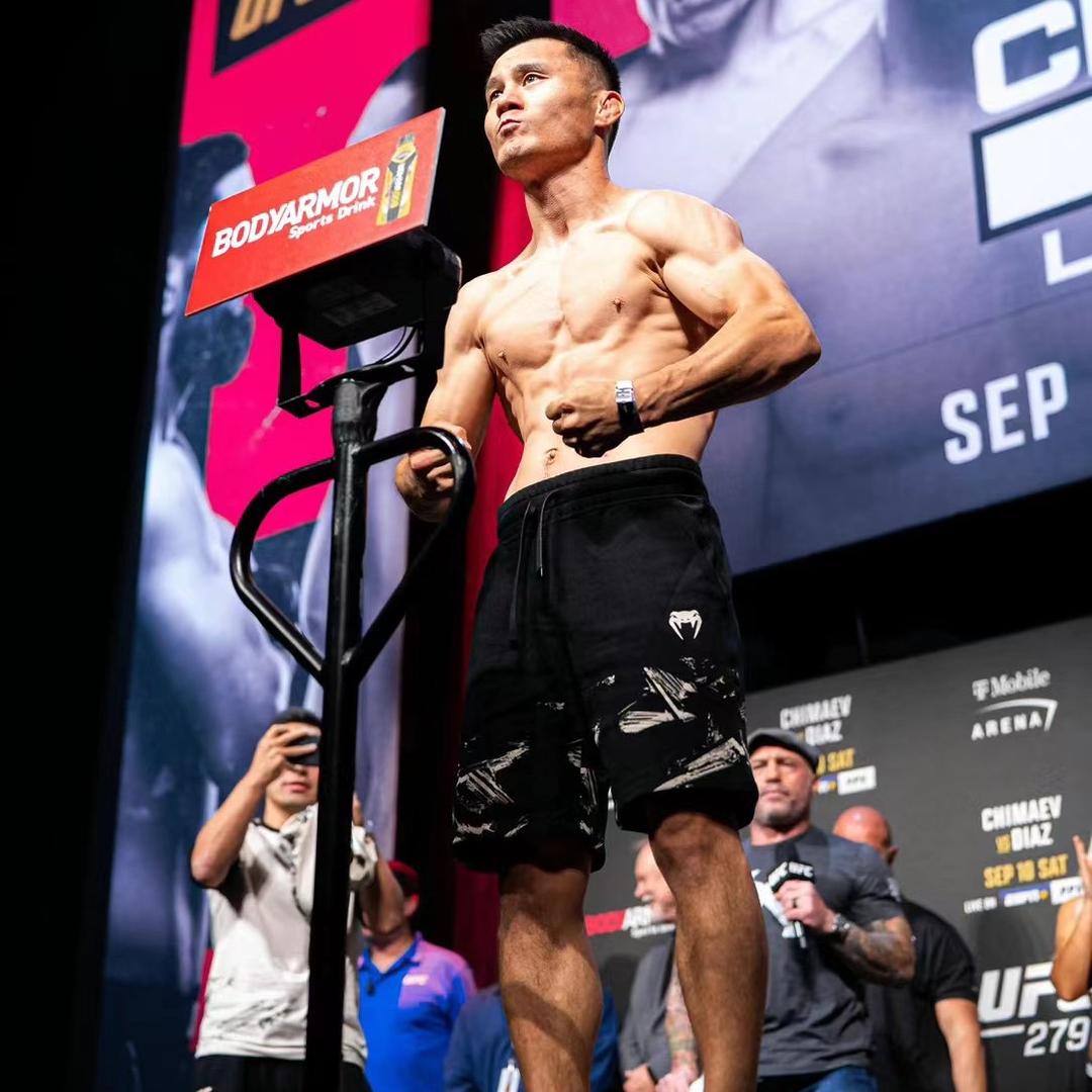 阿拉腾黑力 UFC