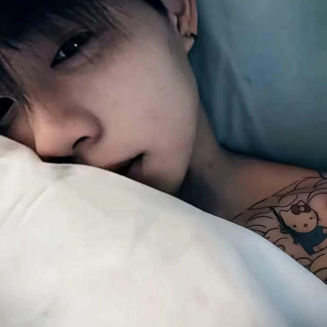 😴