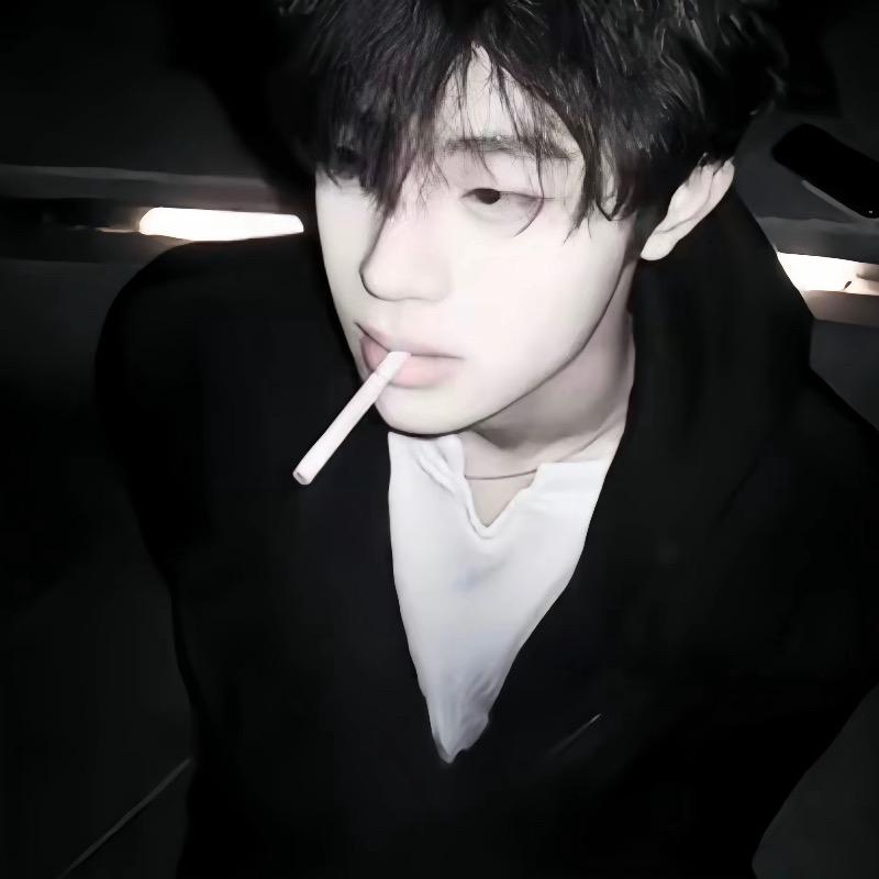 穿黑丝的性感母蟑螂