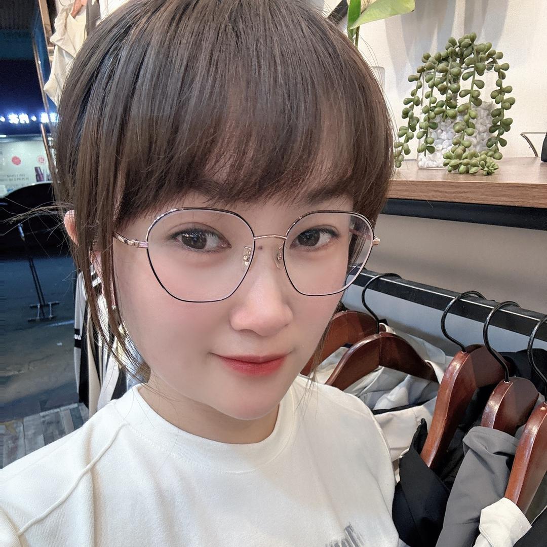 韩贝儿青少年大童童装店