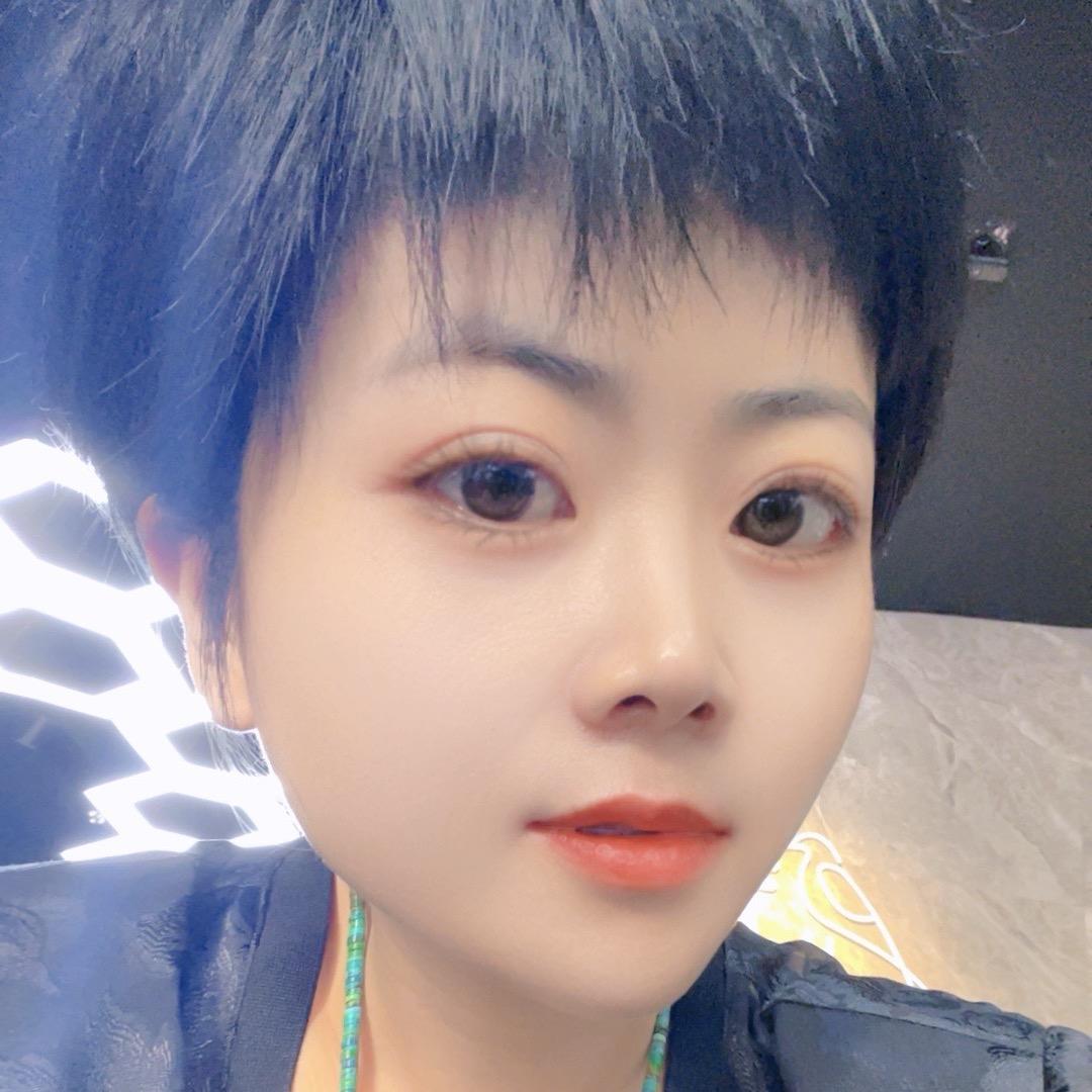 爱穿搭的小姚
