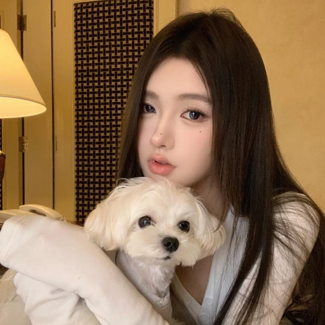 少女爱咬吸管