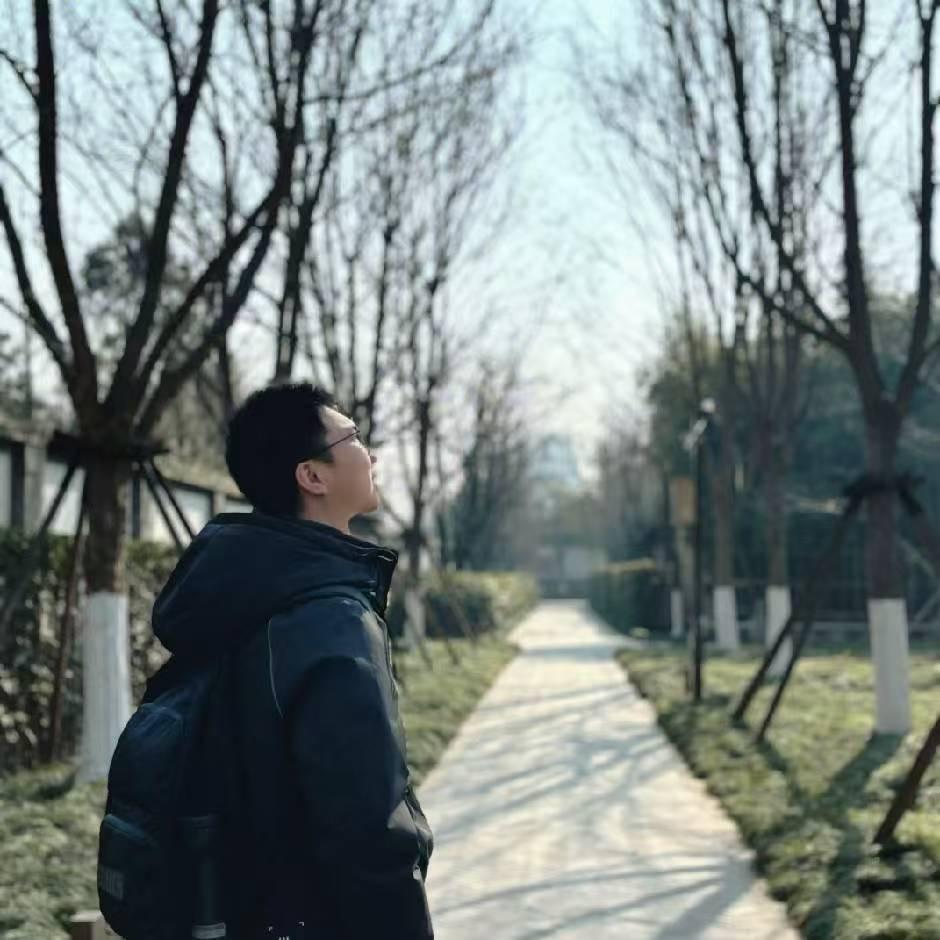 开红旗的阿成哥