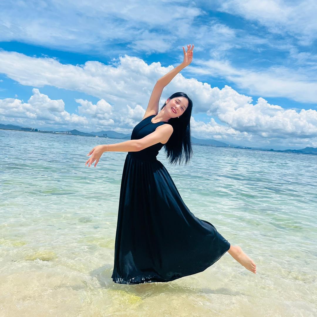 爱跳舞的小哇噻