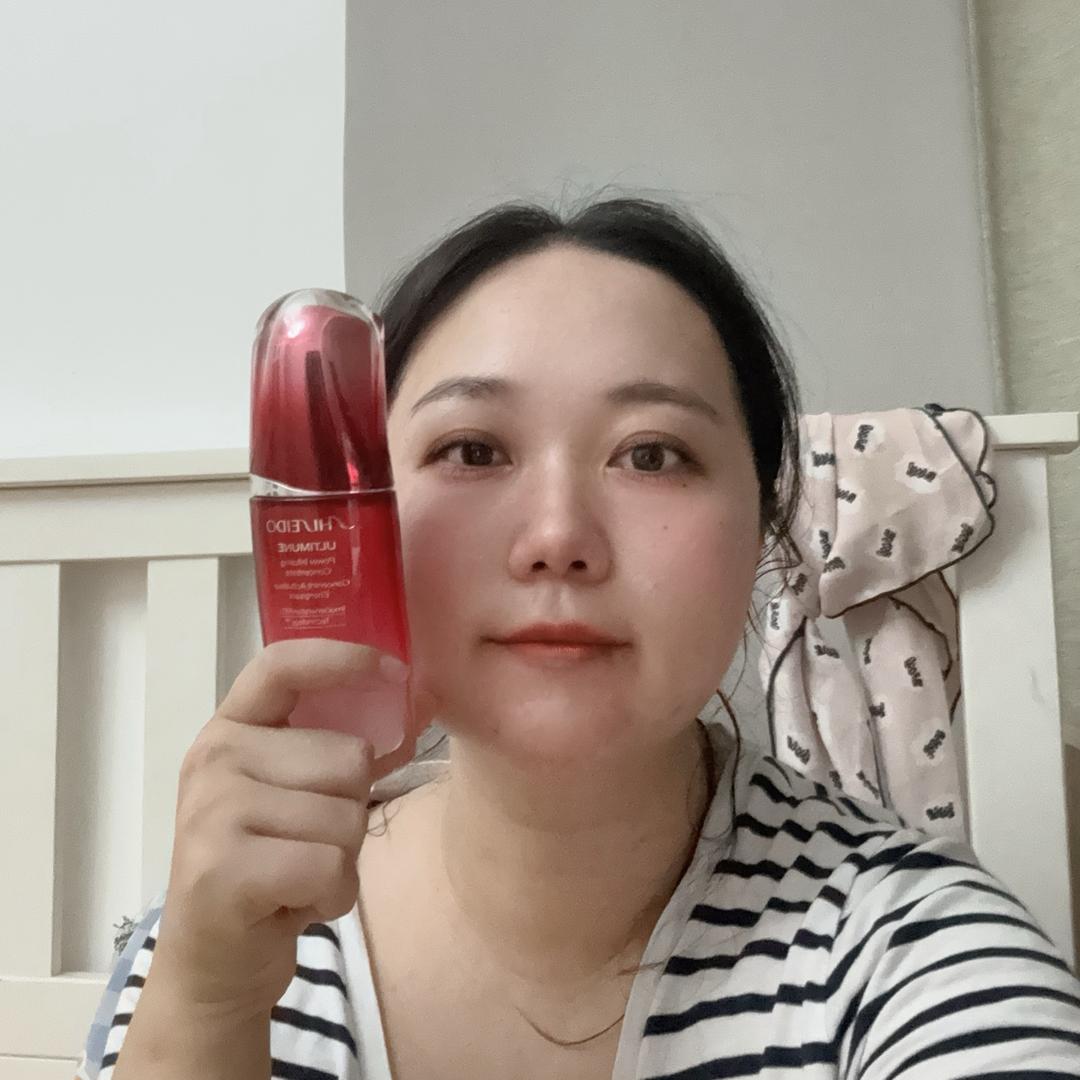 宝老板在美妆仓库处理临期货