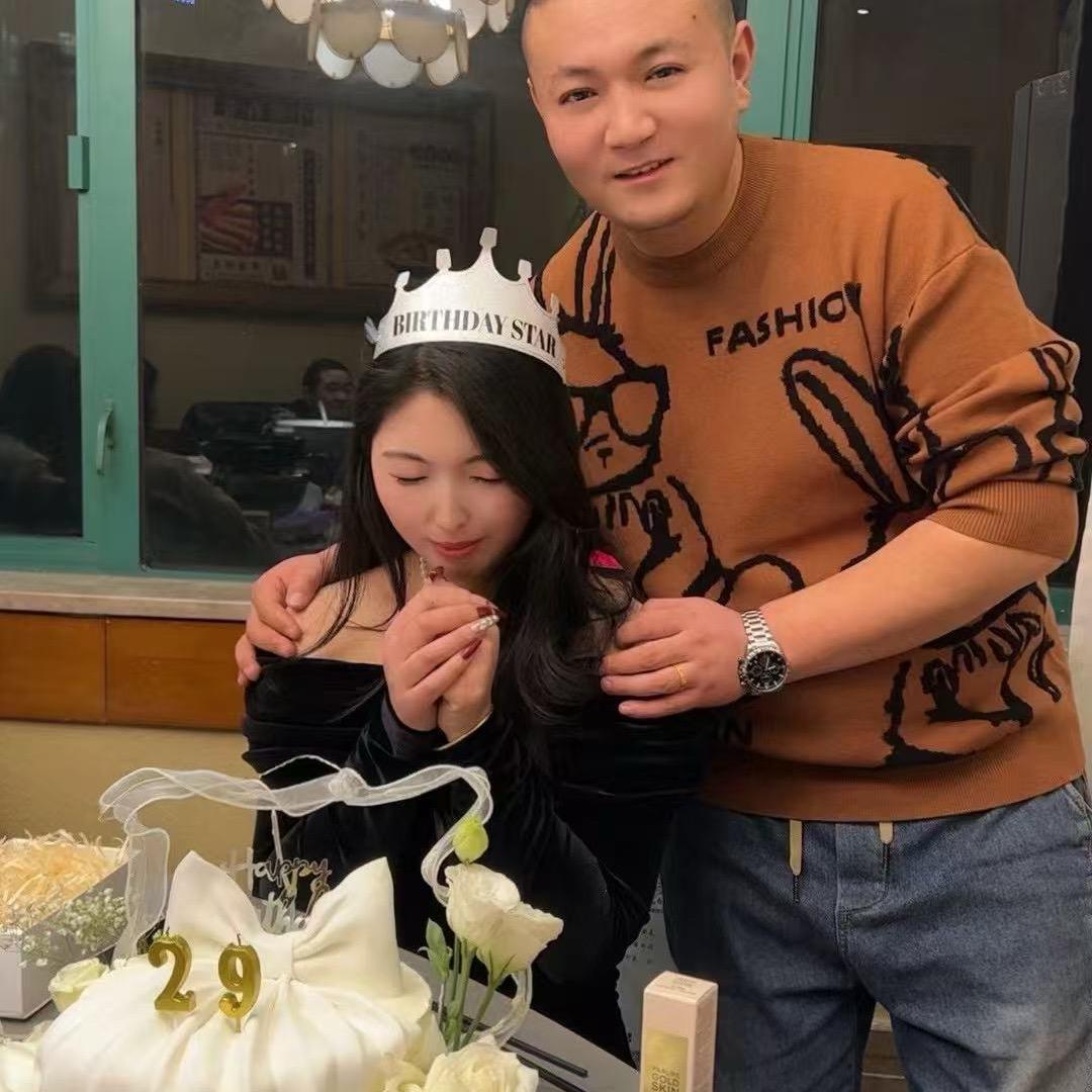 秉烨烟酒李小智