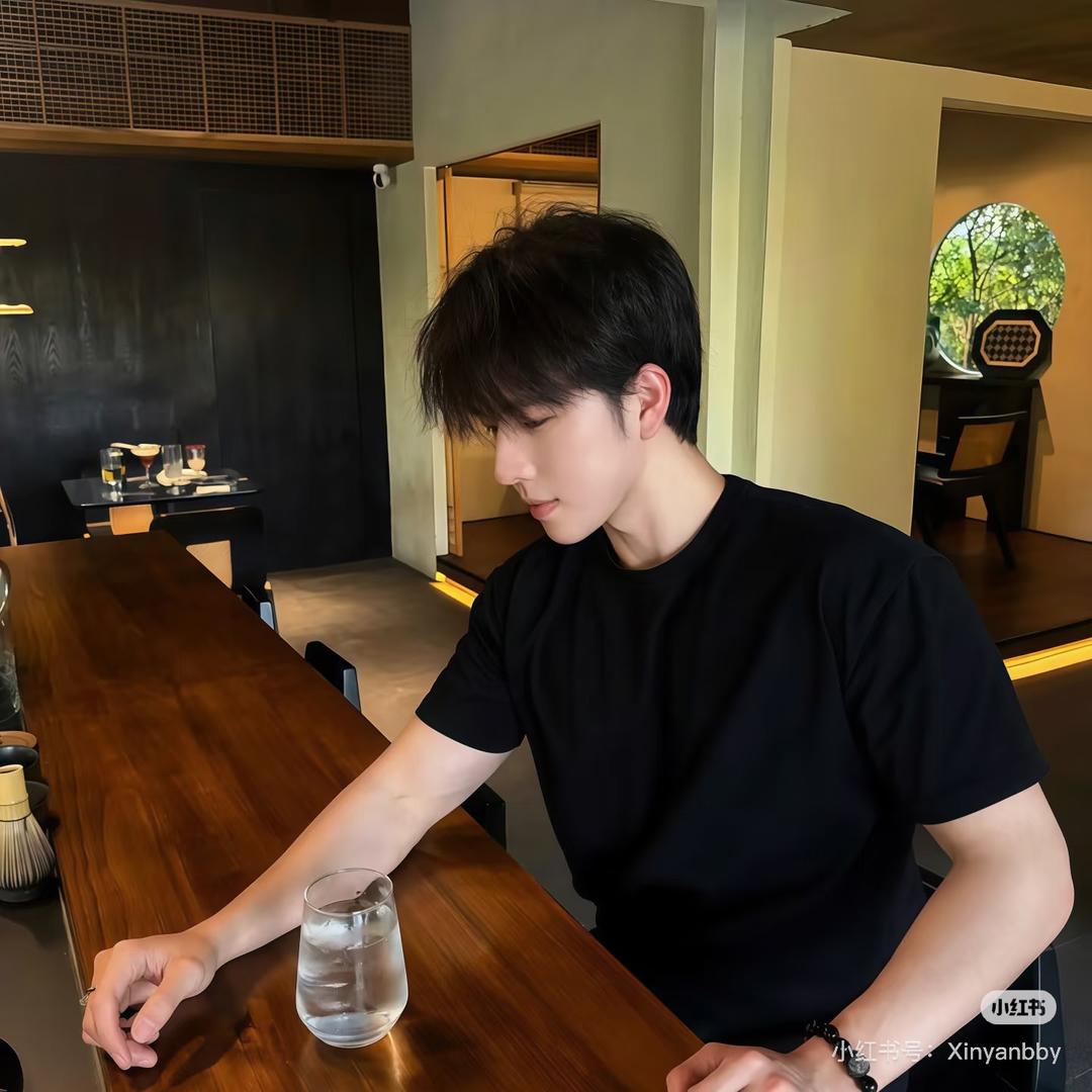 柏.