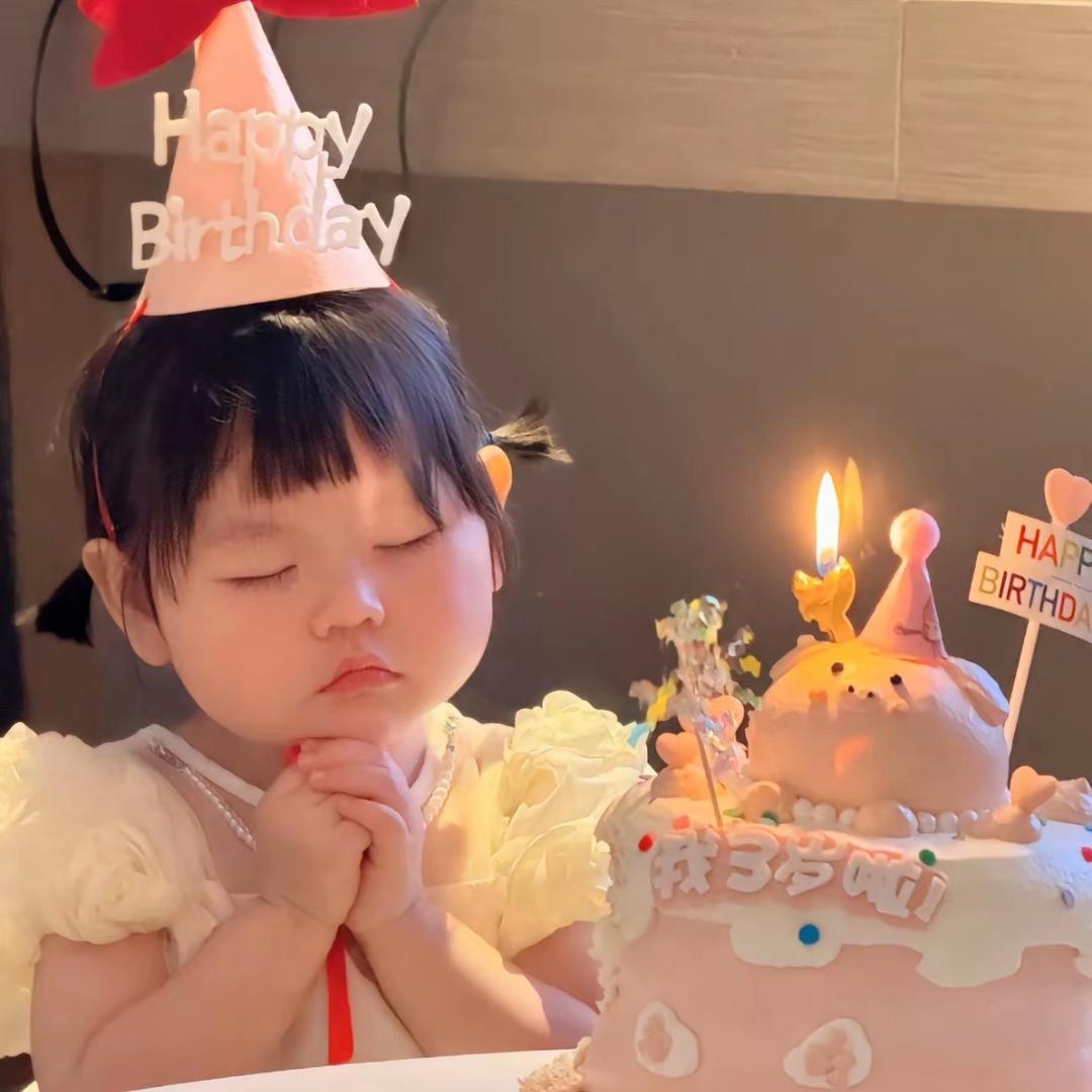 小刘今天很开心