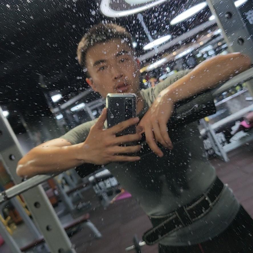 带口罩的小老头