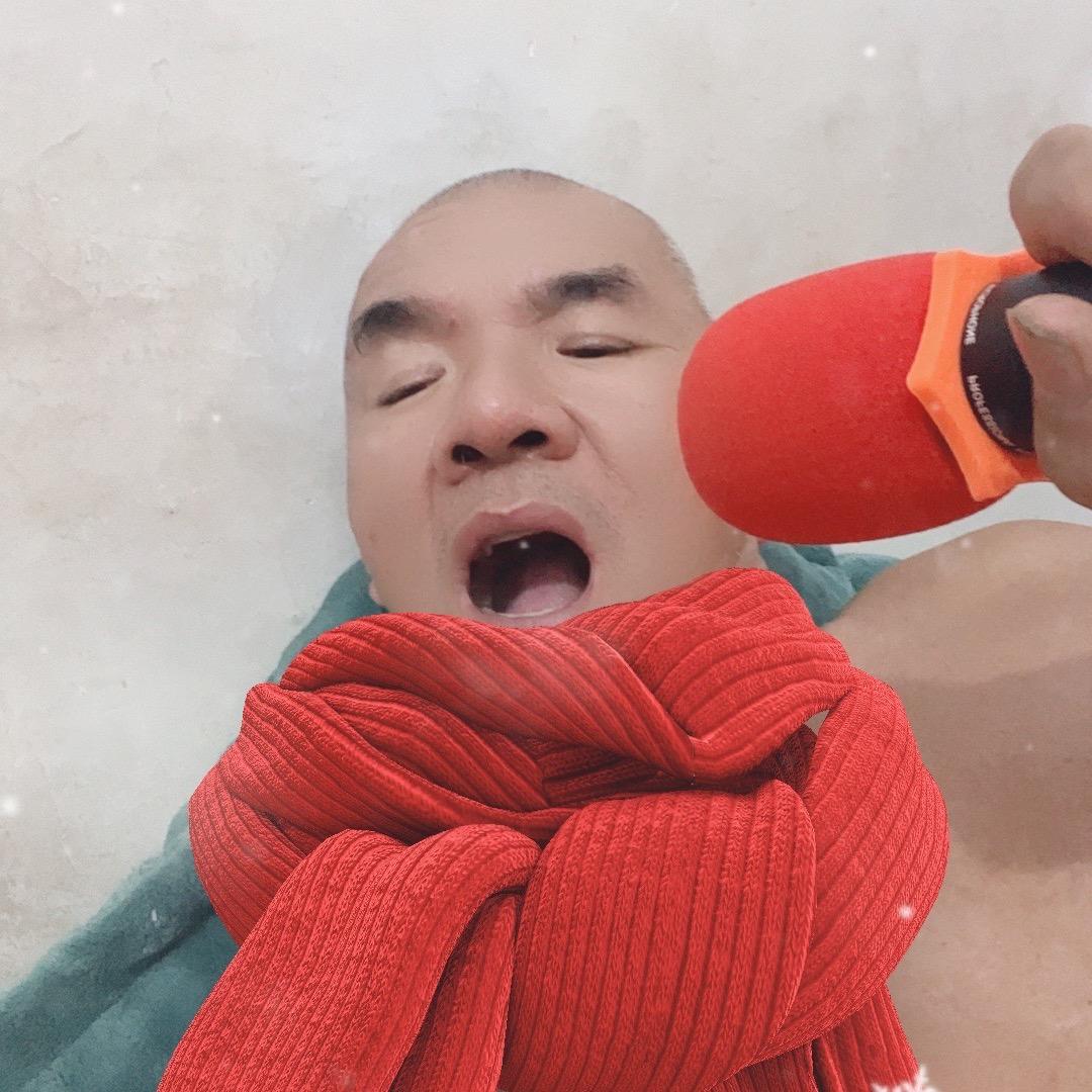 爱唱歌的小老头