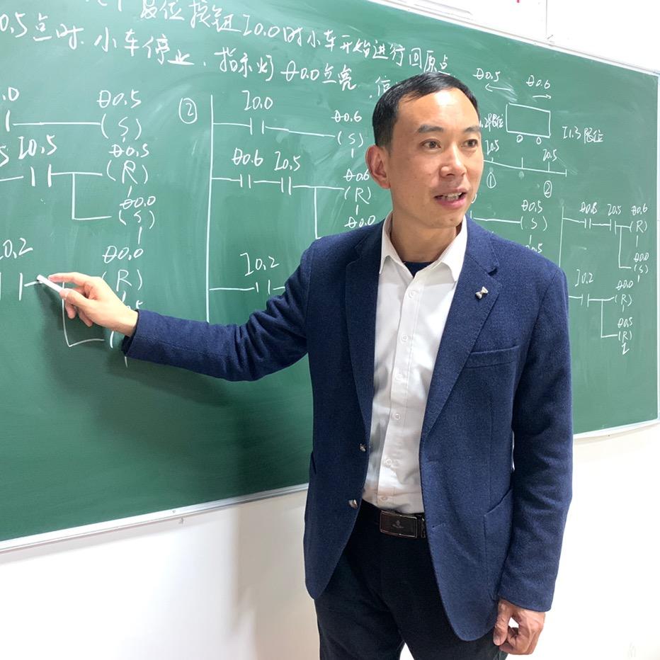 众兴PLC机器人编程培训