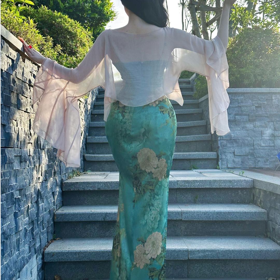 唯艳衣服装设计工作室陌越