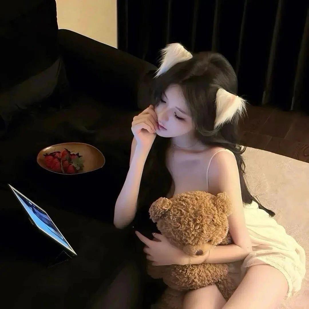 发呆小泡芙 (˘•ω•˘)✩