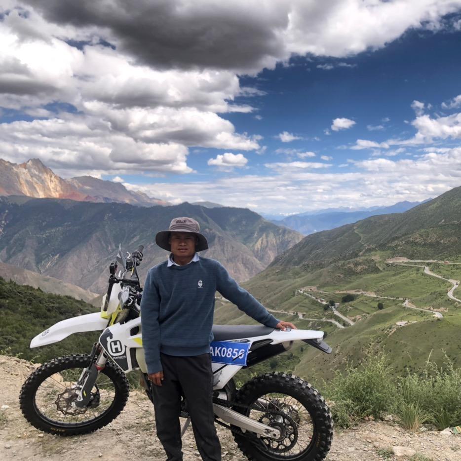 自驾西藏领队小龙