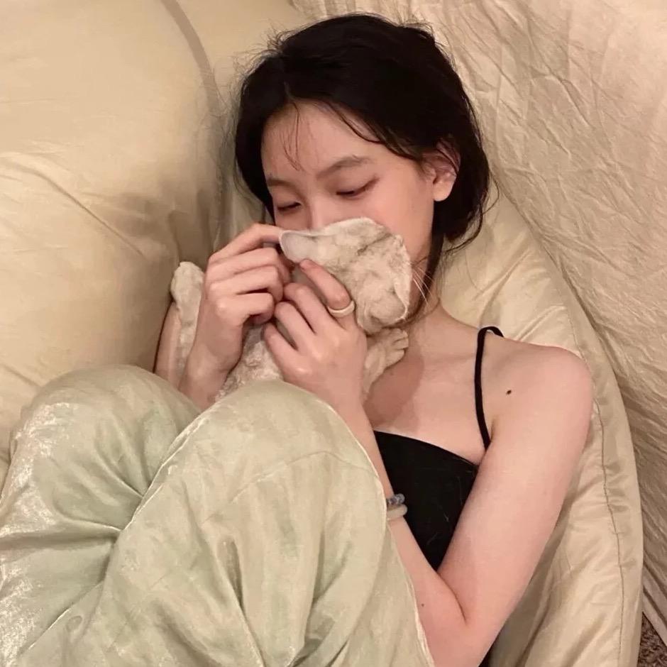 一只草莓熊
