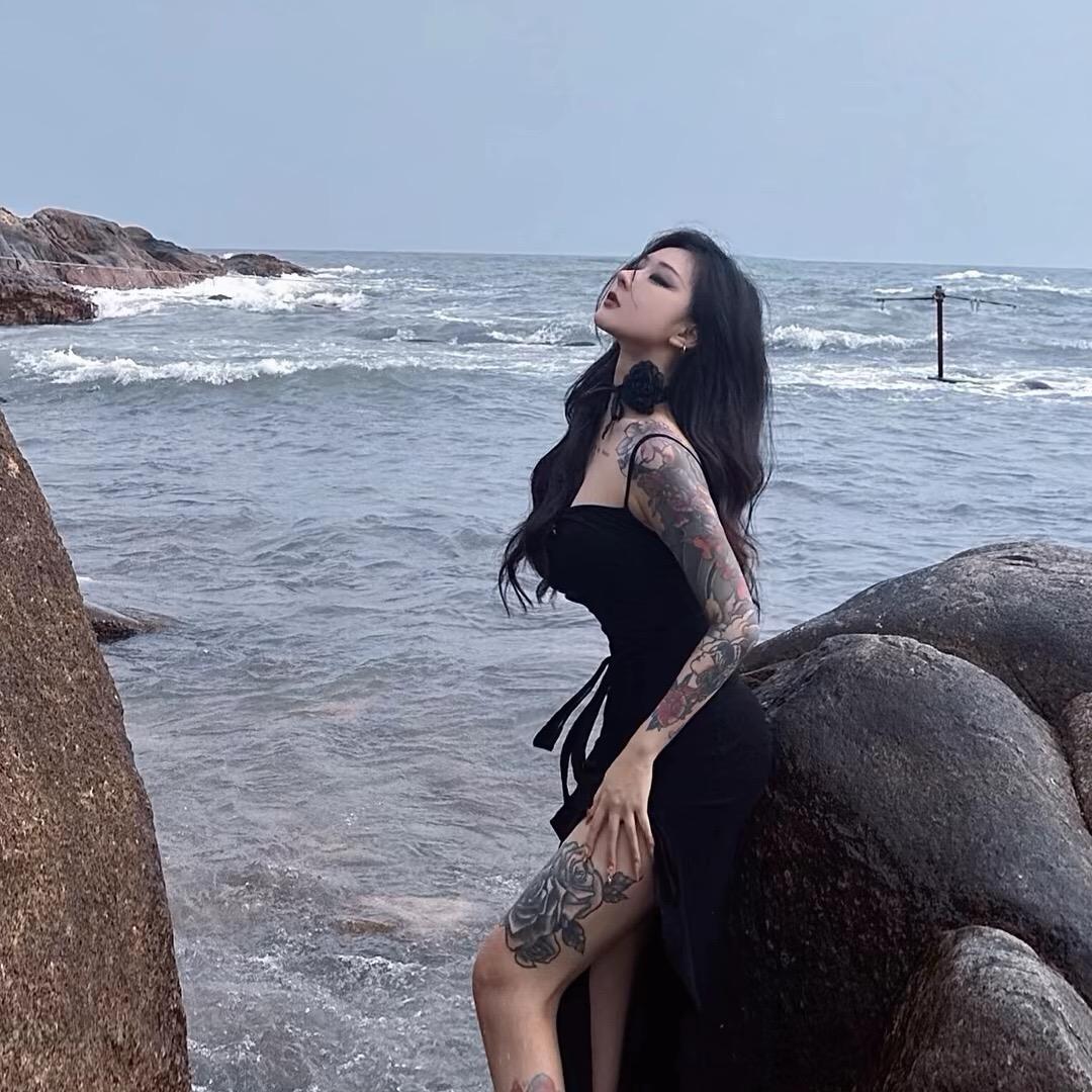 海对面.