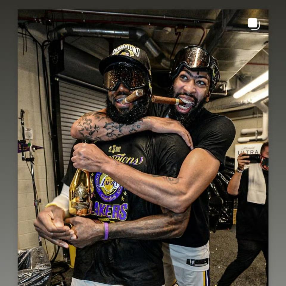 🐷爱喝小麦果汁