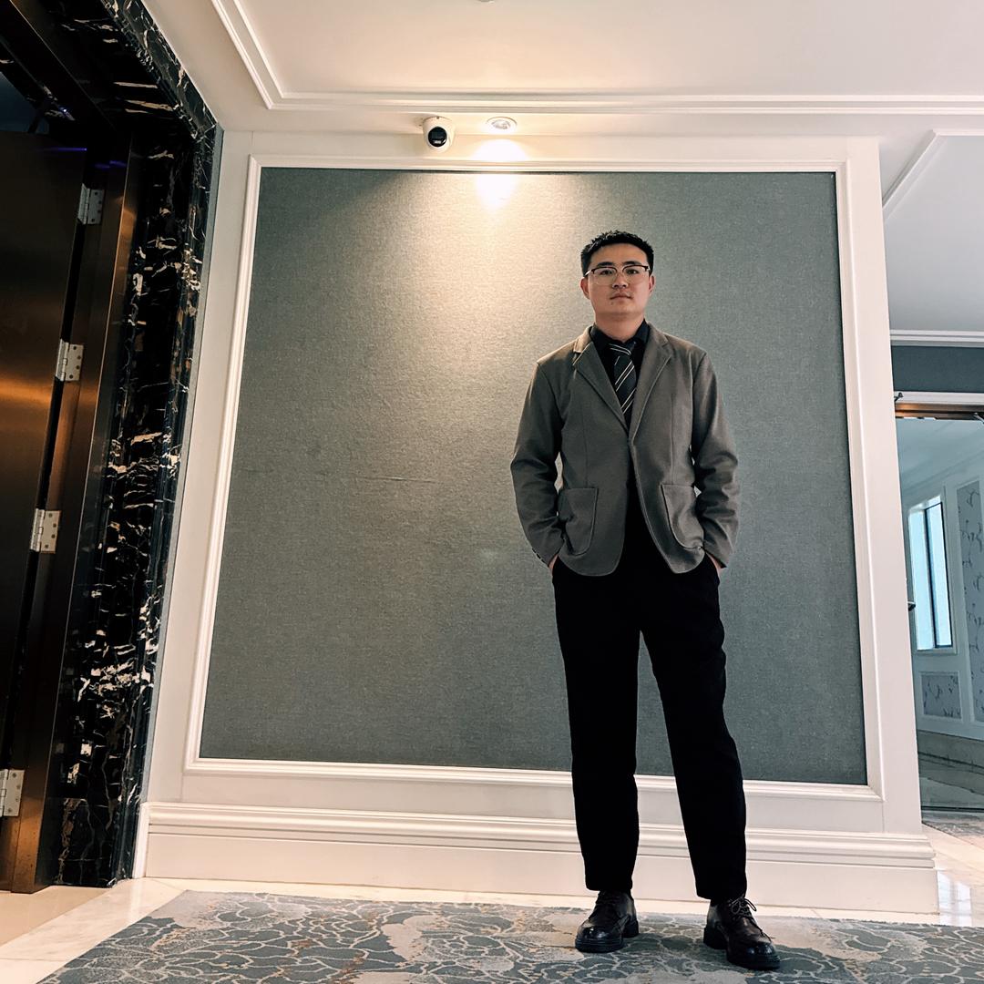 阿治在大理主持婚礼