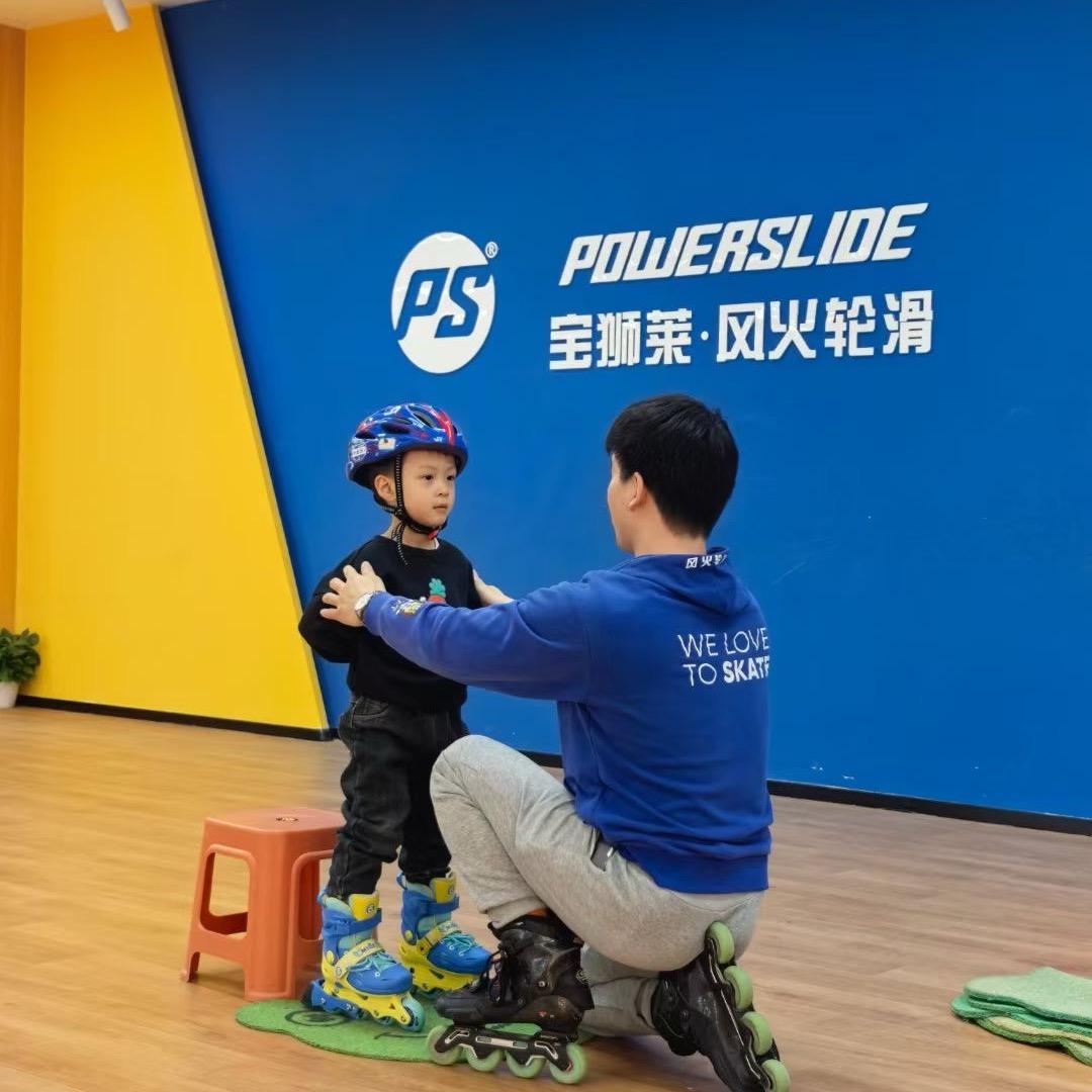 洛阳风火轮滑李教练