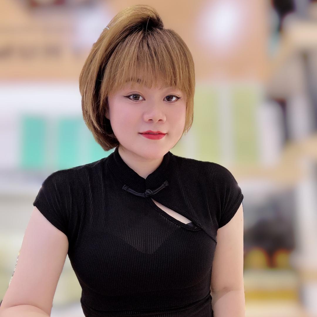 DLL鞋服馆张槎兰姐