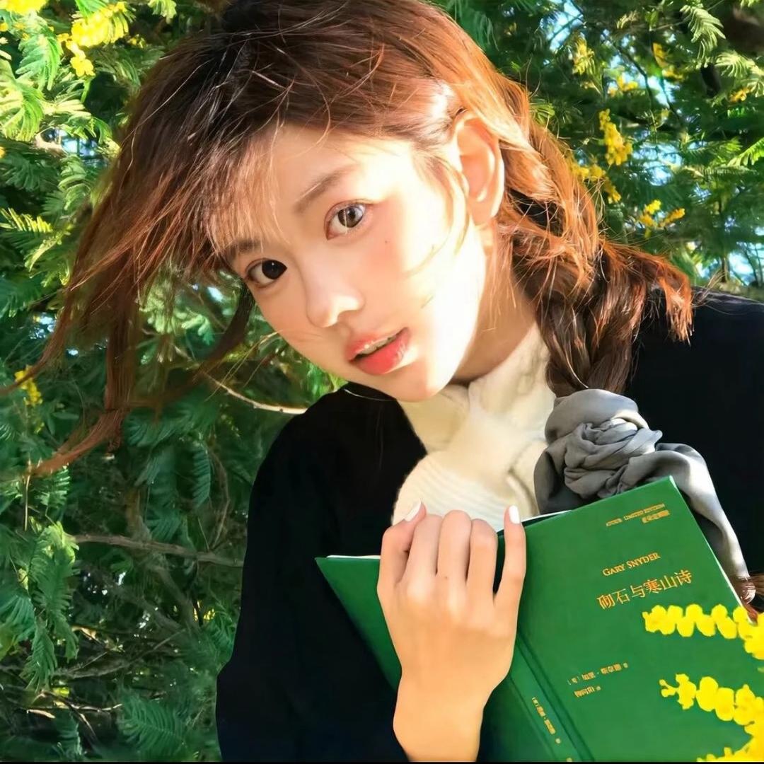二蛮.