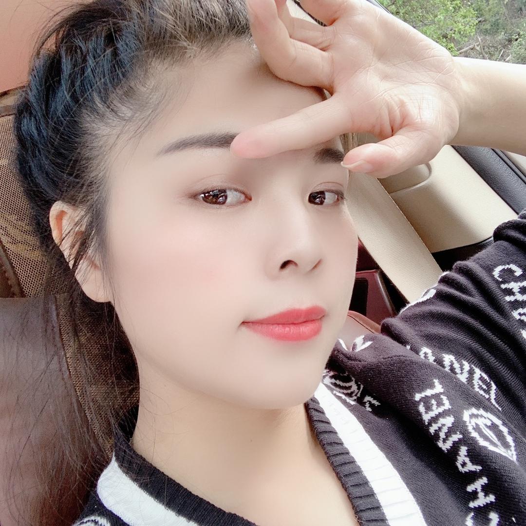 陈小小.