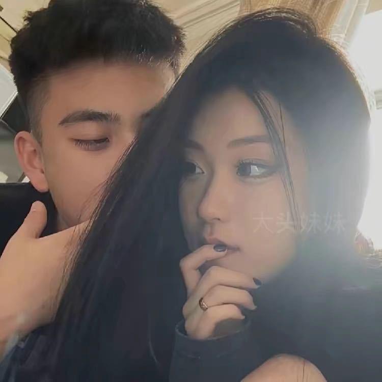 吃个泡芙.