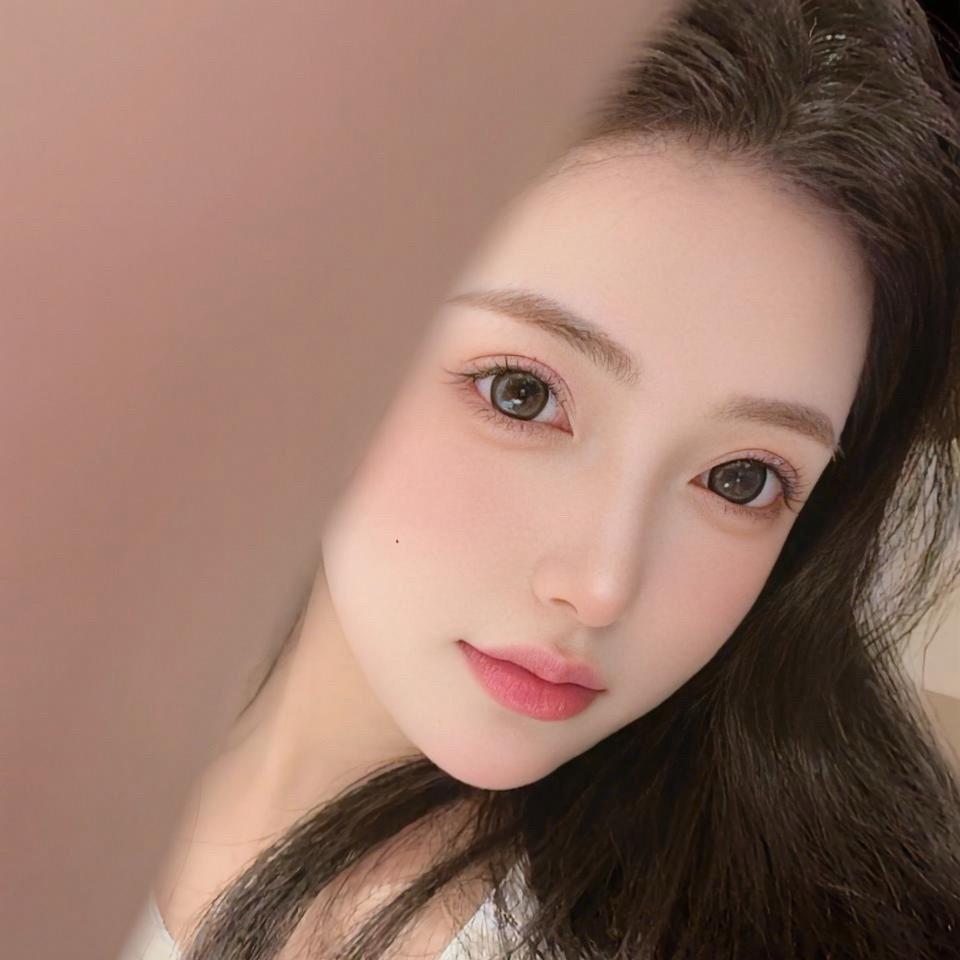 曼.