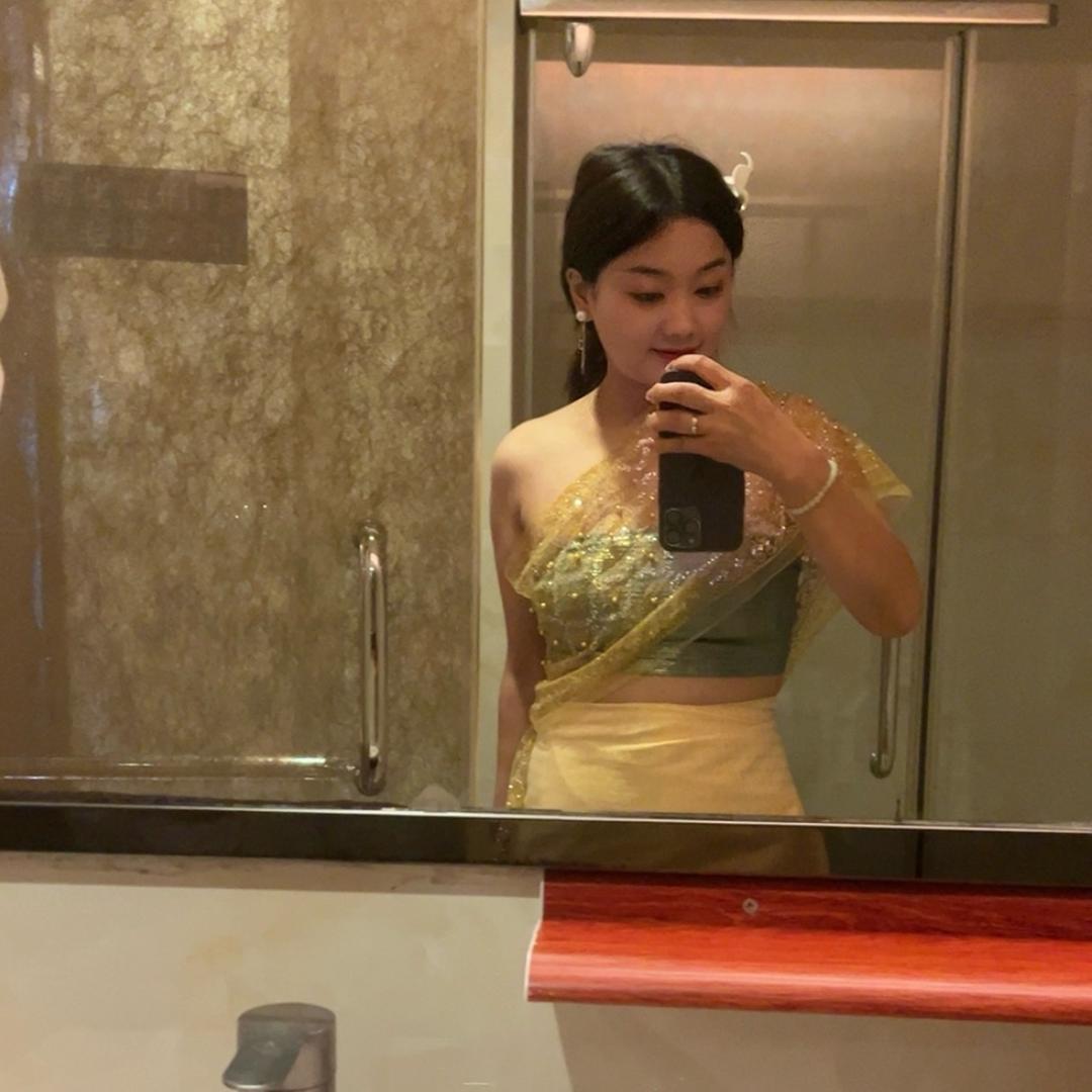 做美甲💅的小樊樊