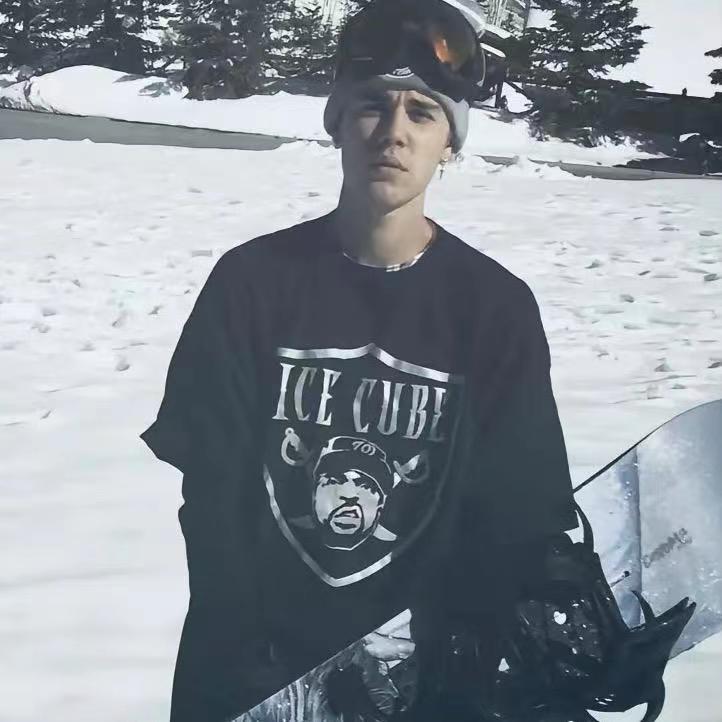 𝑱𝒖𝒔𝒕𝒊𝒏-𝑸 🅴