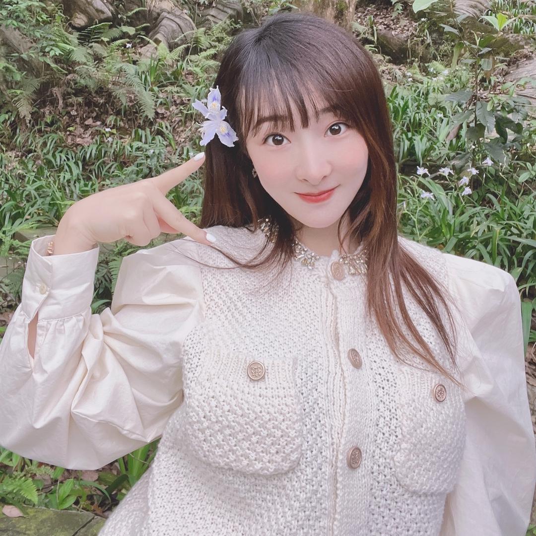 ♚     璐