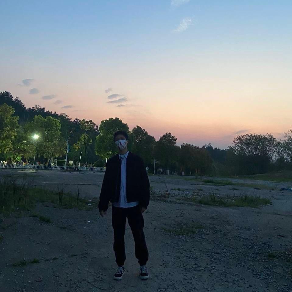 湘果果湖南迪卡熊箱包皮具有限公司学习用品专卖店