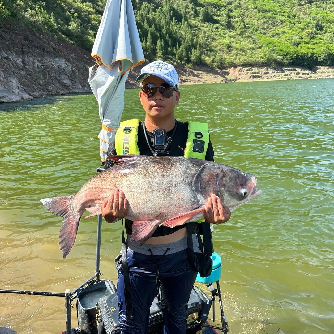 瞿峰爱钓鱼