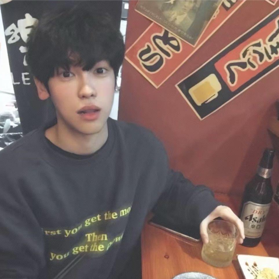 早上被被自己帅醒