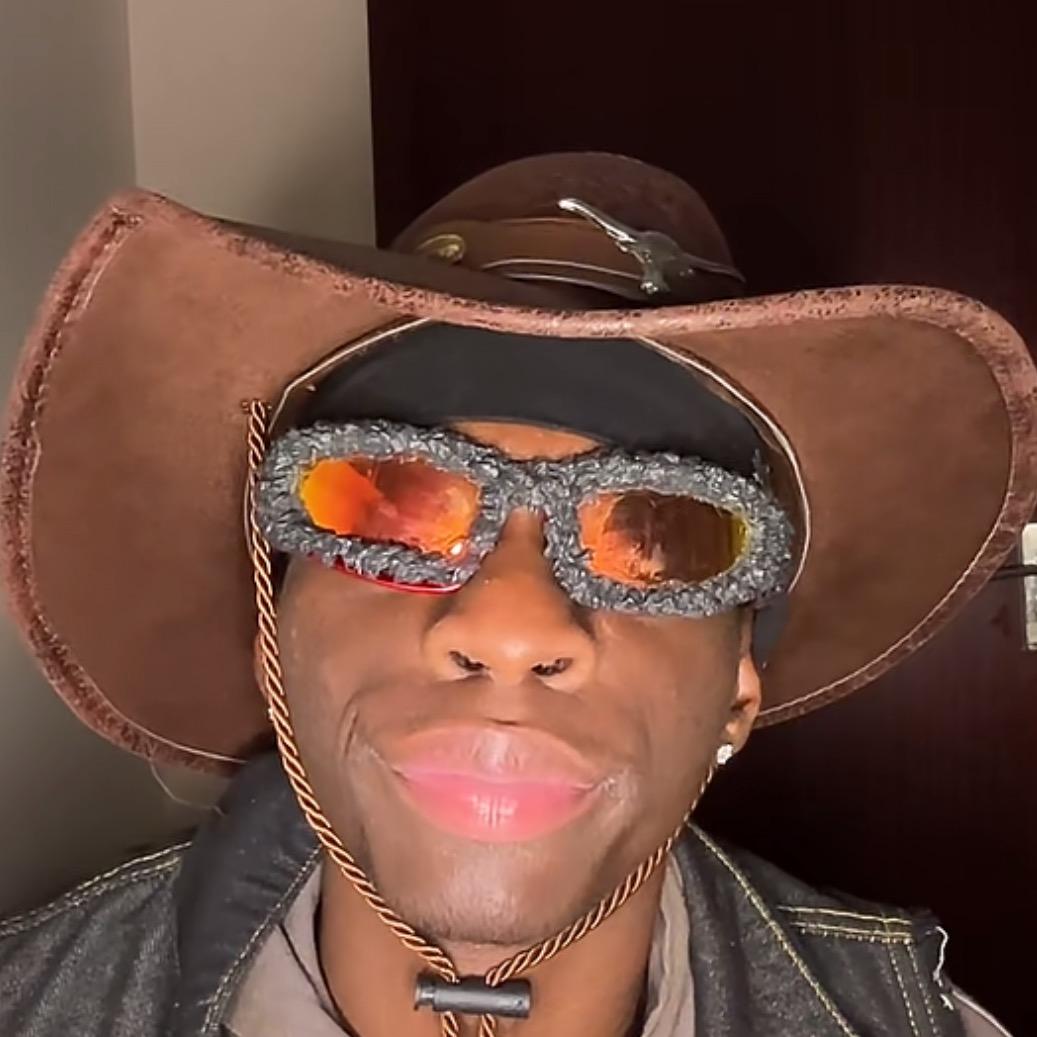 骑摩托撞飞母猪被交警逮捕