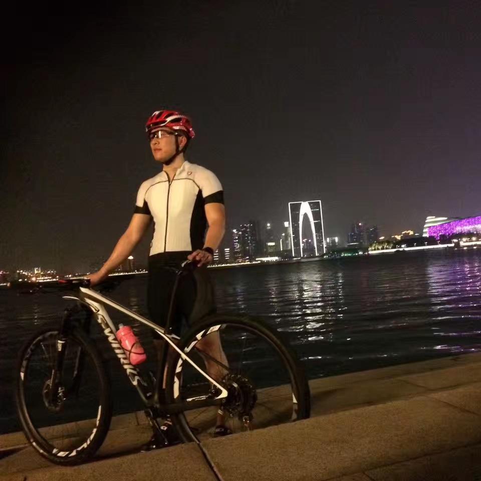 小言言。