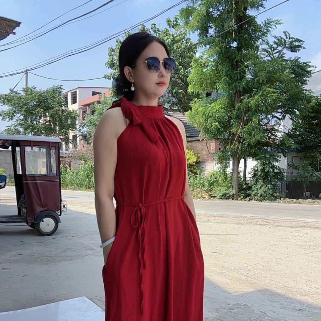 雅丽情床垫老板娘